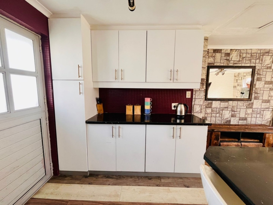 4 Bedroom Property for Sale in Wavecrest Western Cape